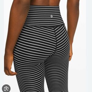 🍋 lululemon Wunder under like new -Black and White Striped Pants